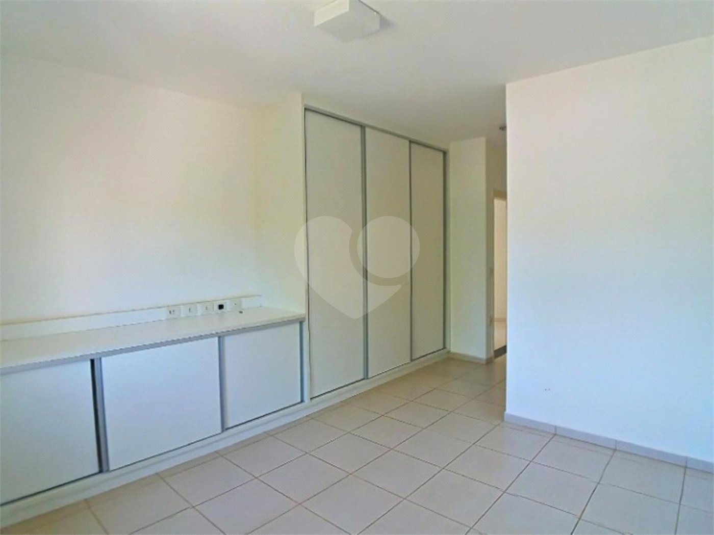 Casa à venda com 3 suítes no condomínio Terras de São Francisco, Vinhedo - SP