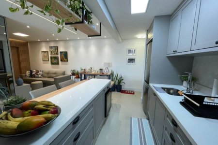 Apartamento 1 suíte com closet, 1 vaga demarcada, Embaré, Santos