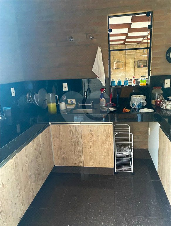 Casa Térrea com Acabamento em Tijolo Aparente e Quintal Amplo - Próximo ao Shopping Iguatemi