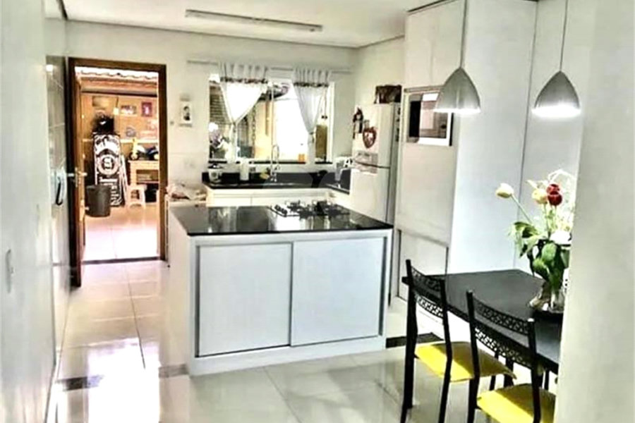 Sobrado à venda com 3 quartos, sendo 1 suíte,  em Jardim Guairaca, São Paulo, SP