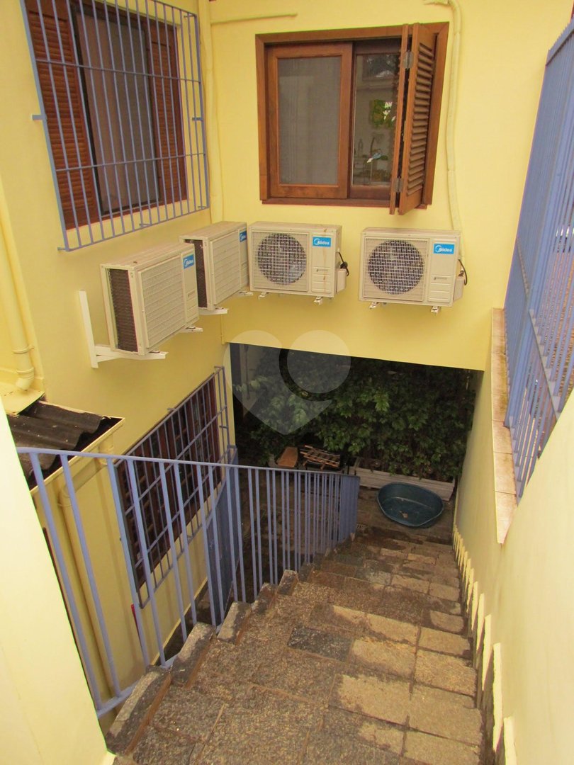 Casa de Vila à venda com 4 quartos, sendo 1 suíte, em Chácara Monte Alegre, São Paulo, SP