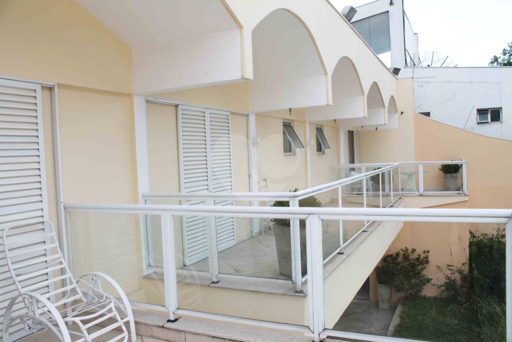 Casa Térrea à venda ou para alugar com 3 suítes em Brooklin Velho, São Paulo, SP
