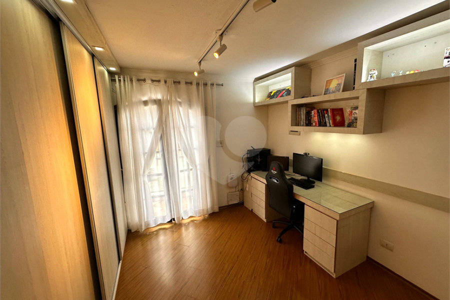 Casa à venda com 5 quartos, sendo 3 suítes, no condomínio Jd Itatinga, São Paulo - SP