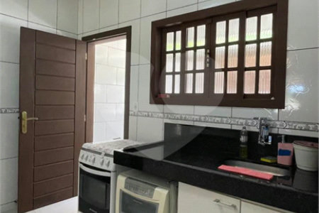 Casa à venda com 4 quartos, sendo 2 suítes, em Caravelas, Armação dos Búzios, RJ