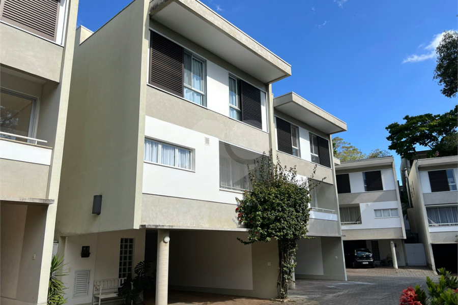 Casa à venda com 4 quartos, sendo 3 suítes,  no condomínio Domus, São Paulo - SP