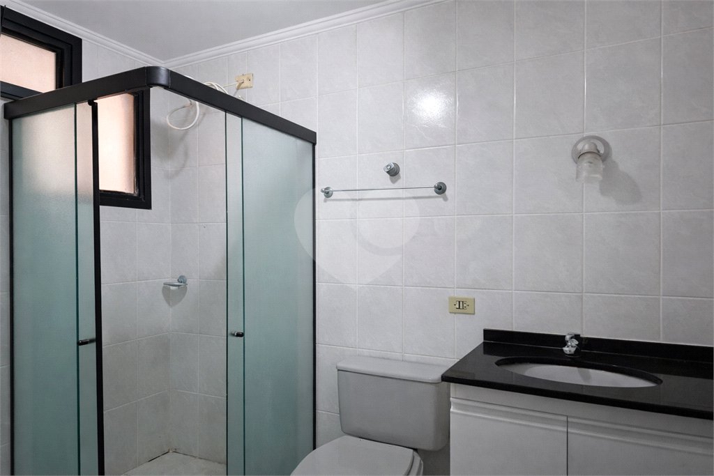 Apartamento à venda com 3 quartos, sendo 1 suíte,  em Enseada, Guarujá, SP