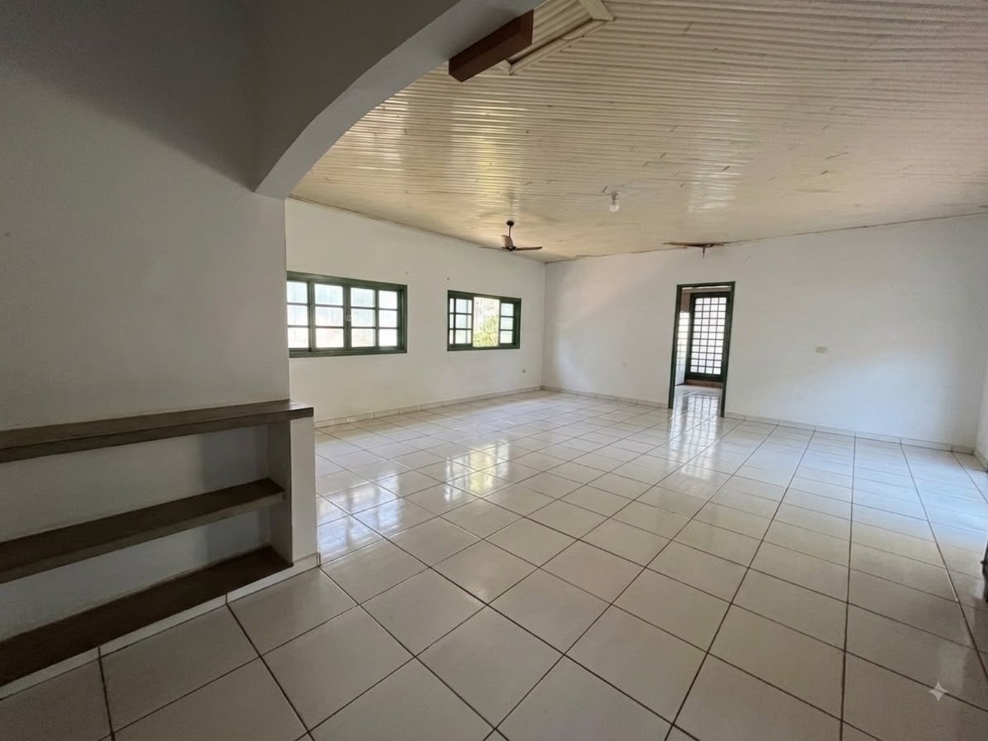 Casa à venda com 3 quartos, sendo 1 suíte, em Jardim das Oliveiras, Três Lagoas, MS