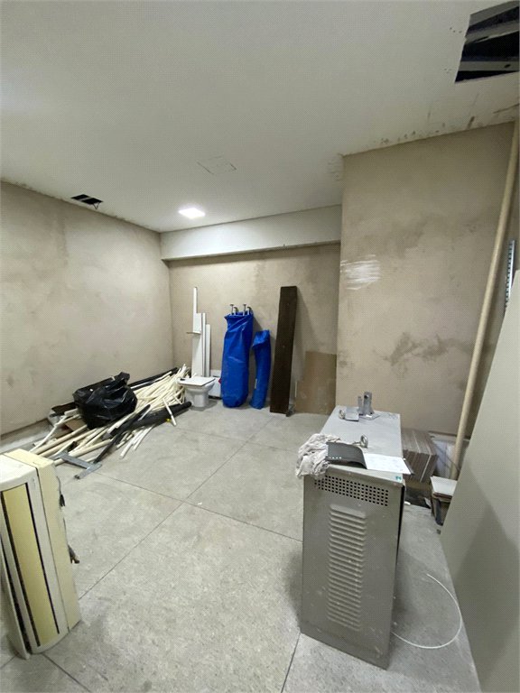 Salão Comercial para alugar em Vila Romanópolis, Ferraz de Vasconcelos, SP