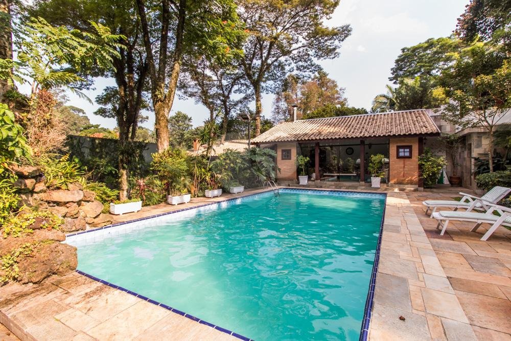 Casa à venda com 5 quartos, sendo 3 suítes, em Alto da Boa Vista, São Paulo, SP
