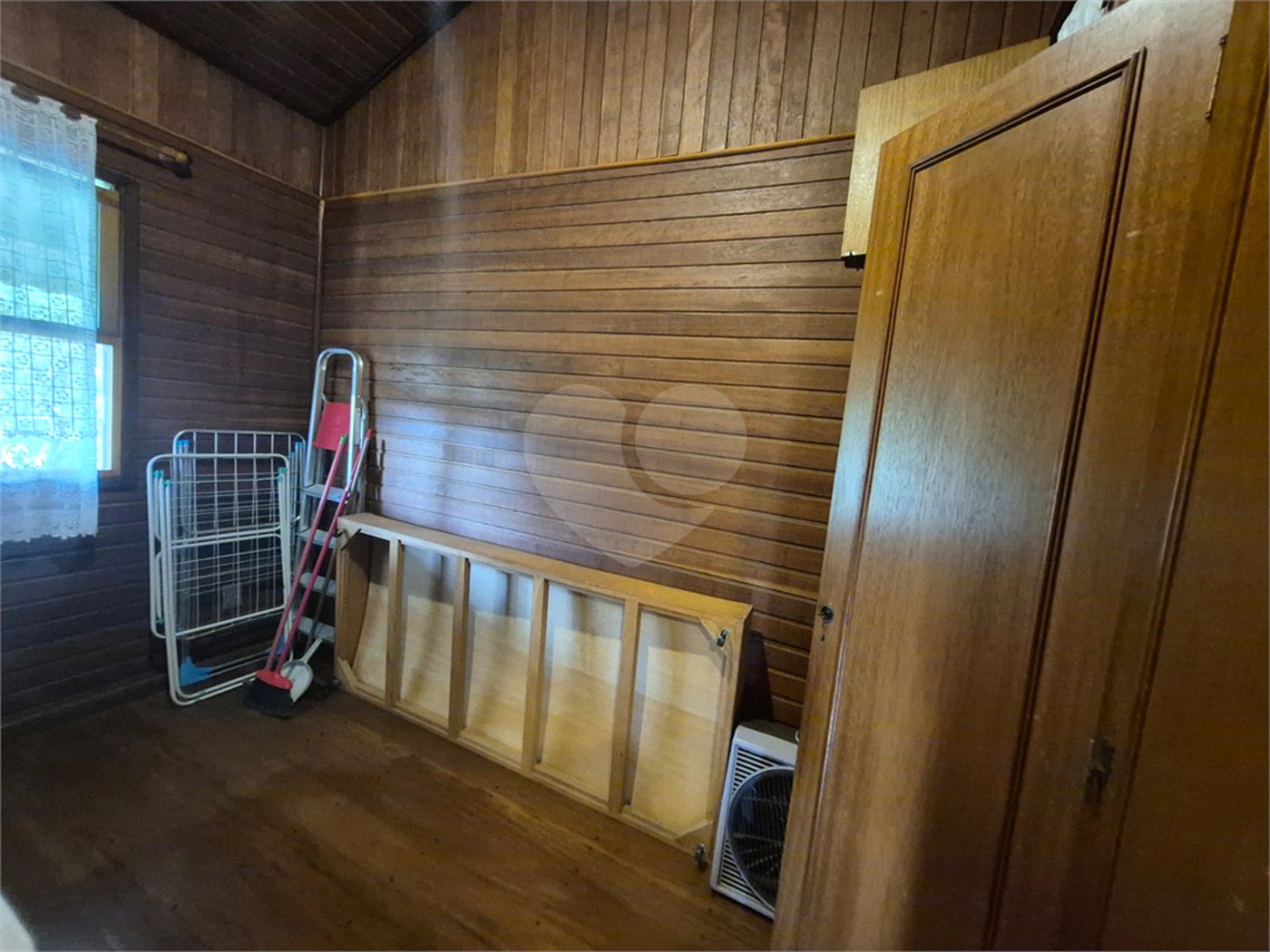 Casa à venda com 3 quartos, sendo 1 suíte, no condomínio Alpes da Cantareira, Mairiporã - SP