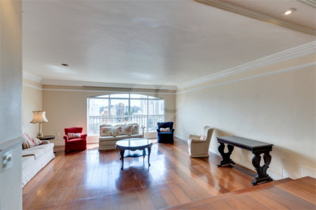 Apartamento à venda com 3 suítes em Real Parque, São Paulo, SP