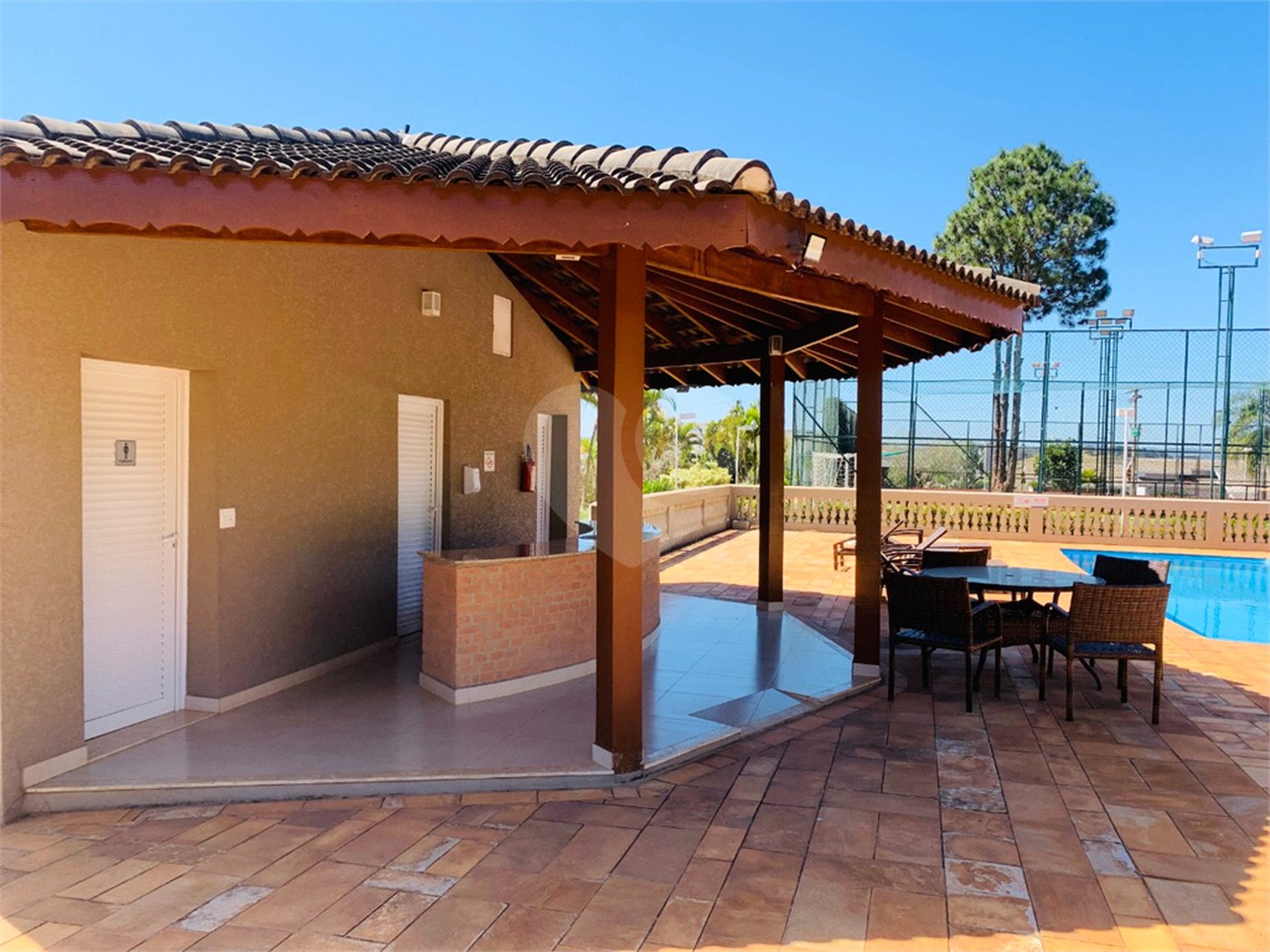 Casa à venda com 4 suítes no condomínio Osato, Atibaia - SP