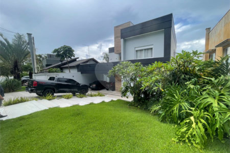 Casa à venda com 3 suítes no condomínio Hills, Arujá - SP