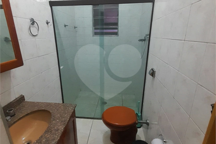 Sobrado à venda com 4 quartos, sendo 1 suíte,  em Saúde, São Paulo, SP