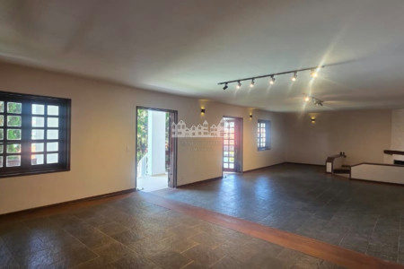 Casa à venda com 5 quartos, sendo 3 suítes, em Itapetinga, Atibaia, SP