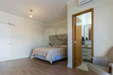 Sobrado à venda com 3 quartos, sendo 1 suíte, em Vila Firmiano Pinto, São Paulo, SP