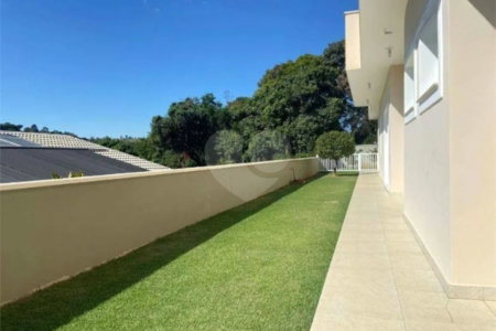 Casa à venda com 4 suítes no condomínio Ipê Velho, Vinhedo - SP