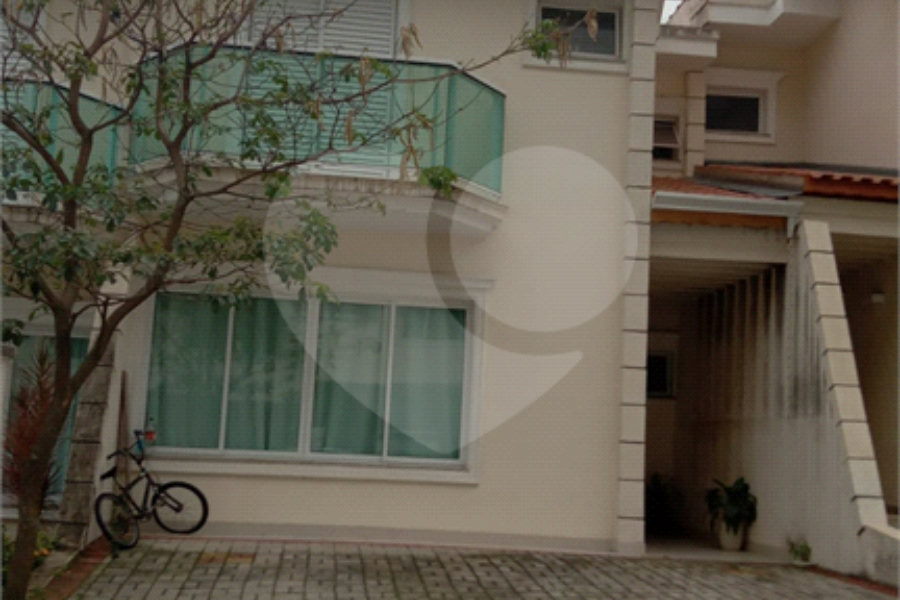 Casa à venda com 3 quartos, sendo 1 suíte,  no condomínio Forest Hills, Guarulhos - SP