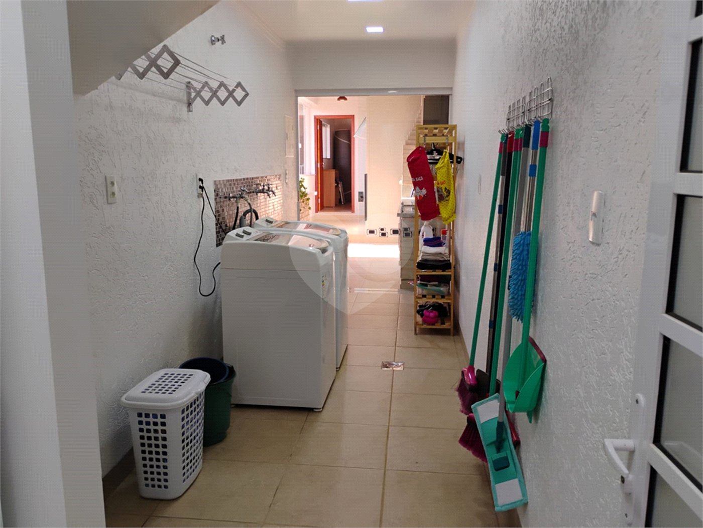 Sobrado à venda com 4 quartos, sendo 3 suítes,  em Jardim Marabá, Itapetininga, SP