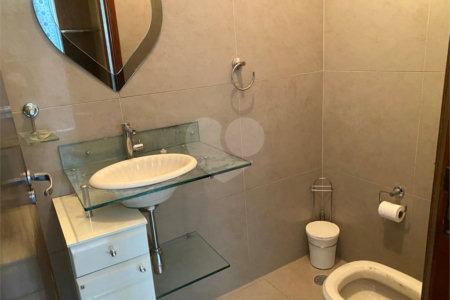 Casa à venda com 5 quartos, sendo 3 suítes, em Vila Rosália, Guarulhos, SP