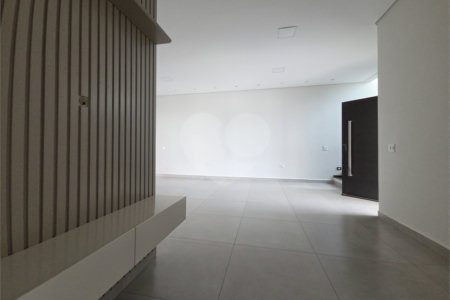 Casa à venda com 3 quartos, sendo 1 suíte, no condomínio Helena Maria, Sorocaba - SP