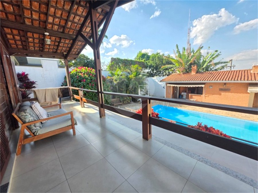 Casa à venda com 3 quartos, sendo 1 suíte, no condomínio Estância Marambaia, Vinhedo - SP