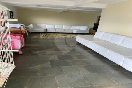 Sobrado à venda com 4 quartos, sendo 3 suítes,  no Centro, Jarinu, SP