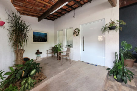 Casa Térrea à venda com 4 quartos, sendo 1 suíte,  em Vila Nova Socorro, Mogi das Cruzes, SP