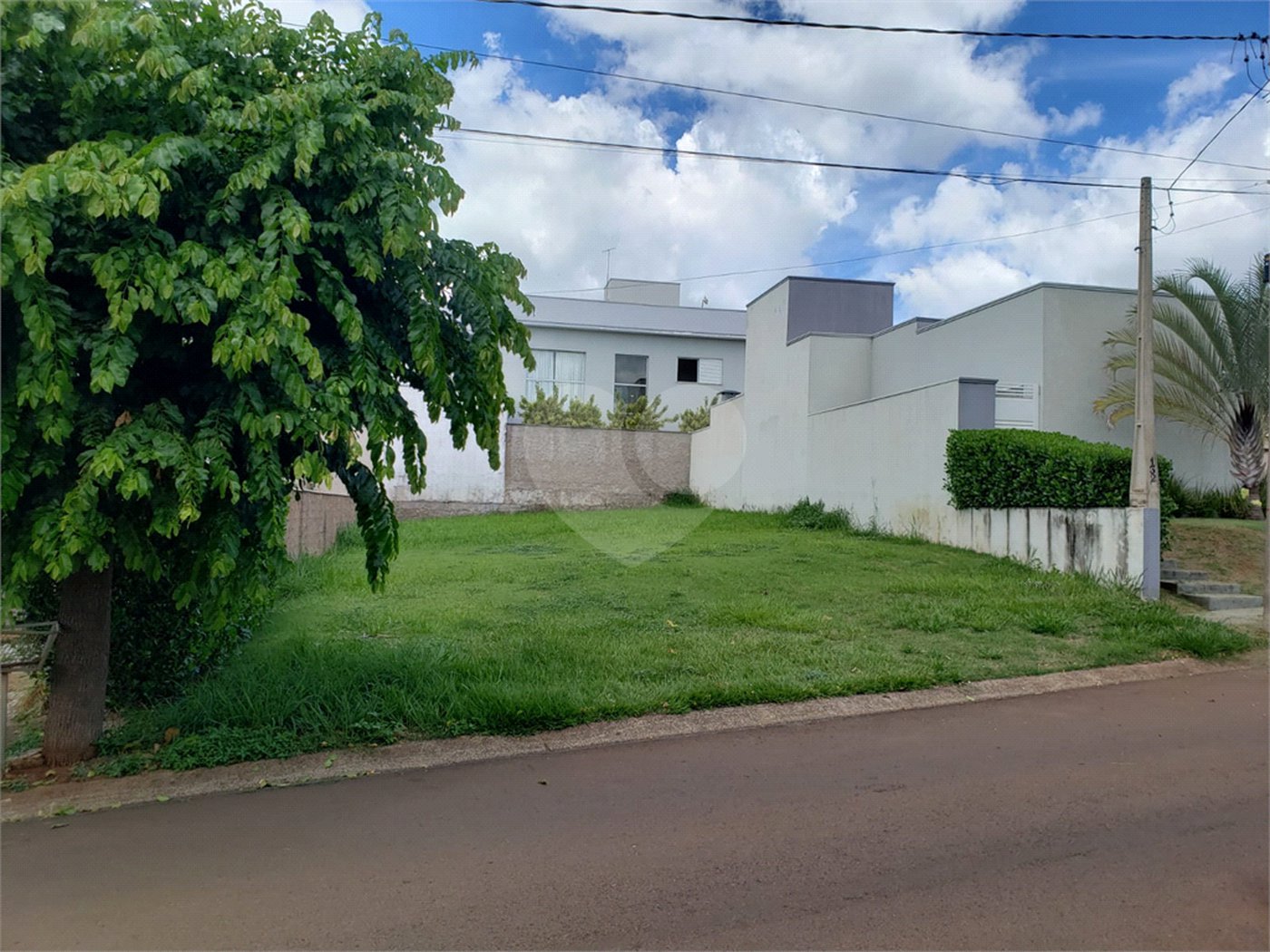 Vende-se terreno no Village Damha em Araraquara