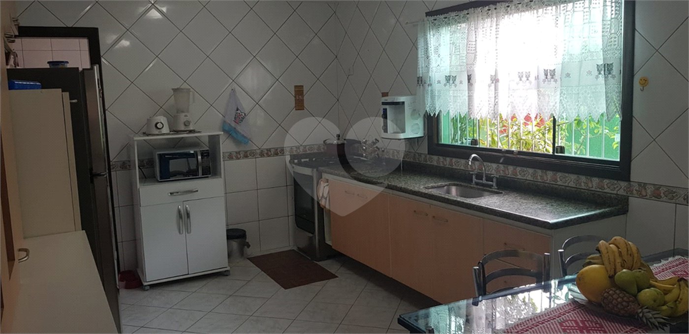 Sobrado à venda com 3 quartos, sendo 1 suíte, em Vila Vitório Mazzei, São Paulo, SP