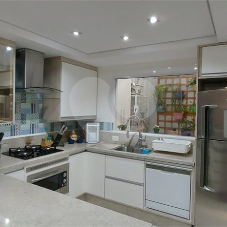 Casa à venda com 3 quartos, sendo 1 suíte, no condomínio Ville Resedá, São Paulo - SP