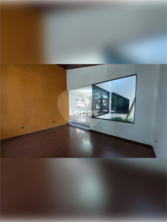 Casa à venda com 3 quartos, sendo 1 suíte, no condomínio Eldourado, São José dos Campos - SP