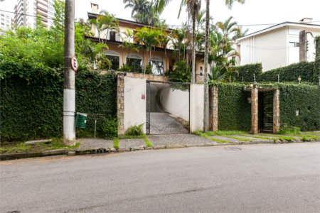 Sobrado à venda ou para alugar com 3 suítes em Jardim Guedala, São Paulo, SP