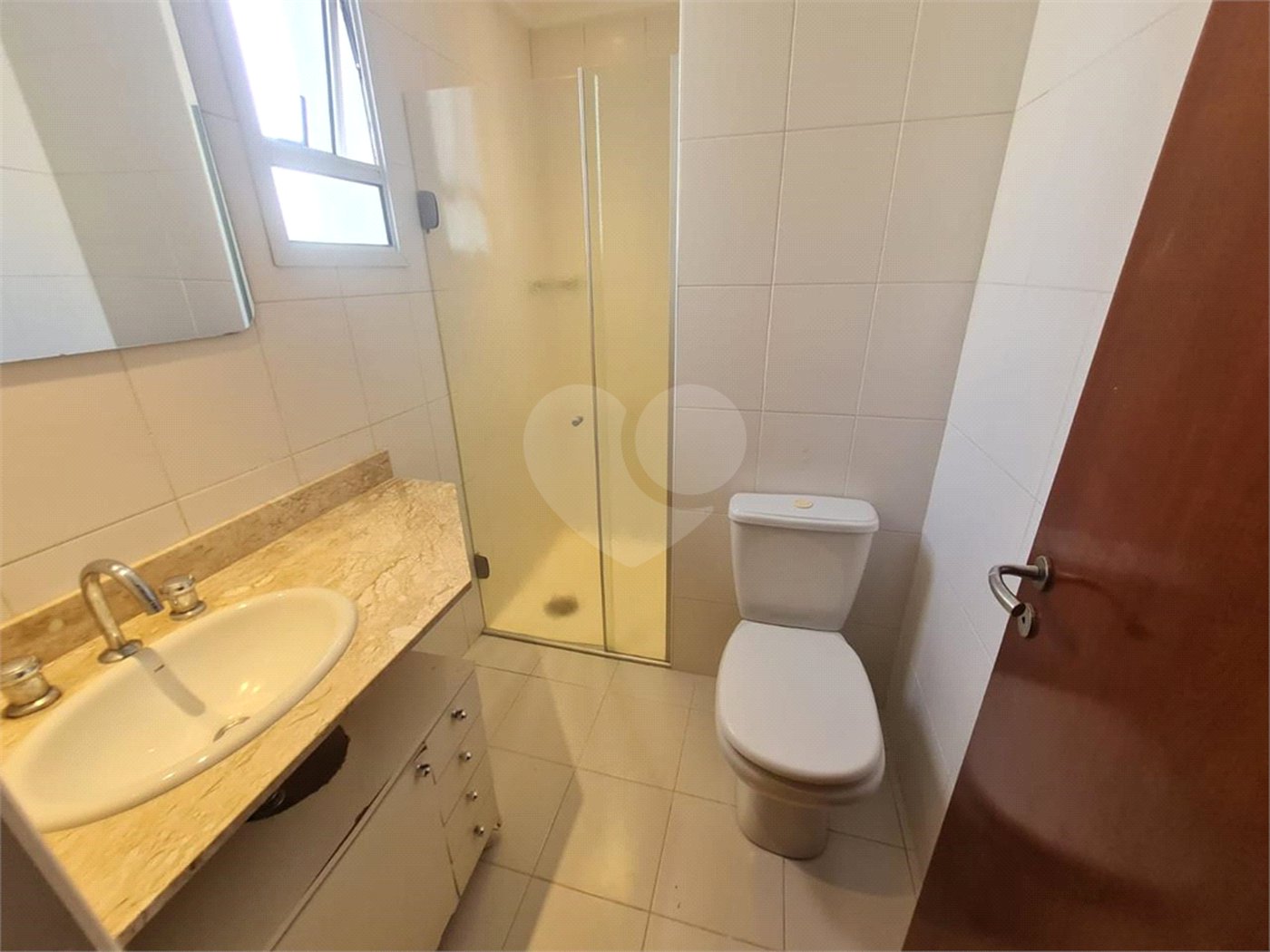 Casa à venda com 3 quartos, sendo 1 suíte, no condomínio Jardim Itatinga II, São Paulo - SP