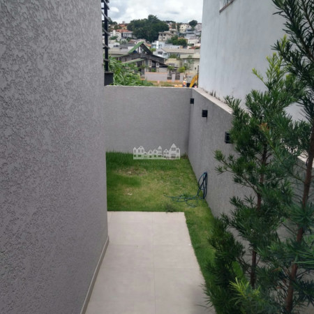 Sobrado à venda ou para alugar com 3 suítes em Jardim do Lago, Atibaia, SP