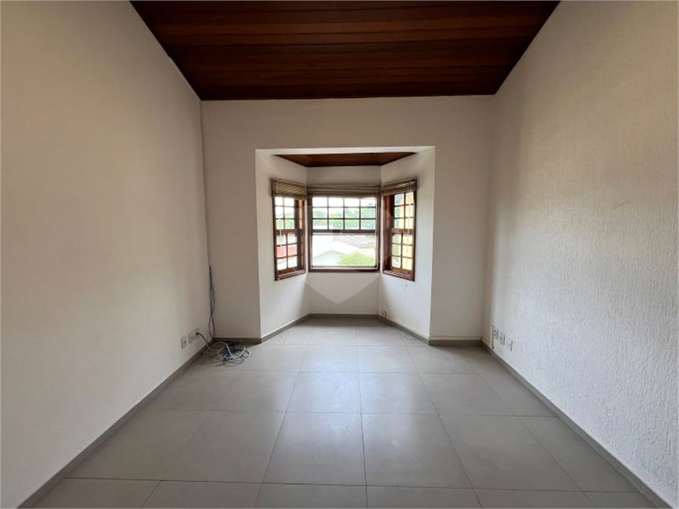 Casa à venda ou para alugar com 4 quartos, sendo 3 suítes, no condomínio Estância Marambaia, Vinhedo - SP