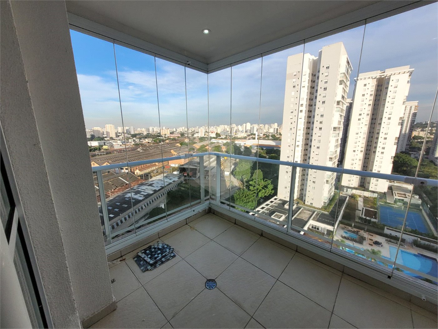 Apartamento para alugar com 2 quartos, sendo 1 suíte, em Vila Anastácio, São Paulo, SP