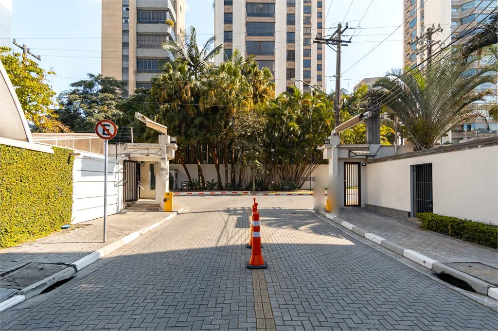 Duplex à venda com 6 quartos, sendo 4 suítes, em Alto de Pinheiros, São Paulo, SP
