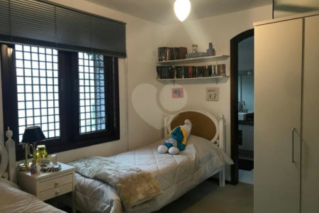 Casa à venda com 5 quartos, sendo 2 suítes,  em Jardim Everest, São Paulo, SP