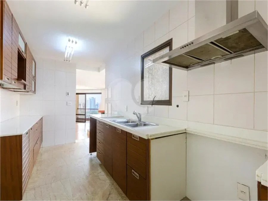 Apartamento à venda ou para alugar com 3 suítes em Real Parque, São Paulo, SP
