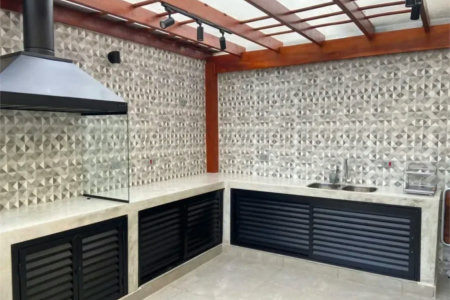 Casa à venda com 3 quartos, sendo 1 suíte, no condomínio Villas de São Francisco I, São Paulo - SP