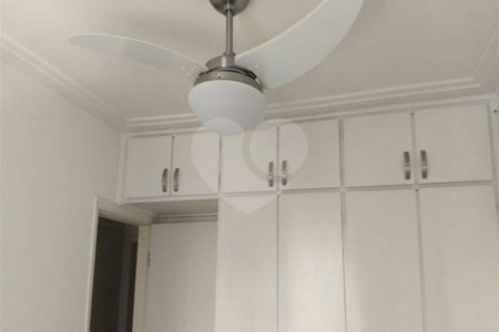 Apartamento na Vila Nova Conceição de 100m2 com 2 dorms, 1 suíte , 3 banheiros, 2 vagas. Estuda permuta.