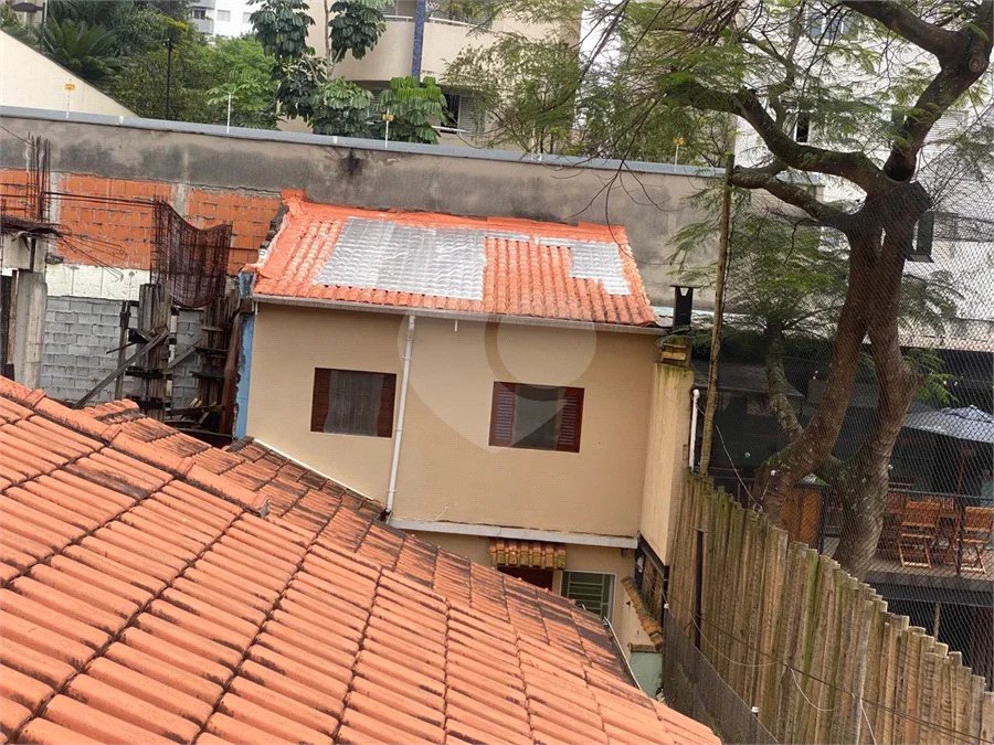 Terreno 10 X 30m,ideal para construtor, com casa principal, mais 3 casas no mesmo terreno e gerando renda, em Perdizes - São Paulo
