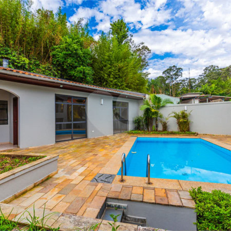 Casa à venda com 4 quartos, sendo 2 suítes, em Jardim Marajoara, São Paulo, SP