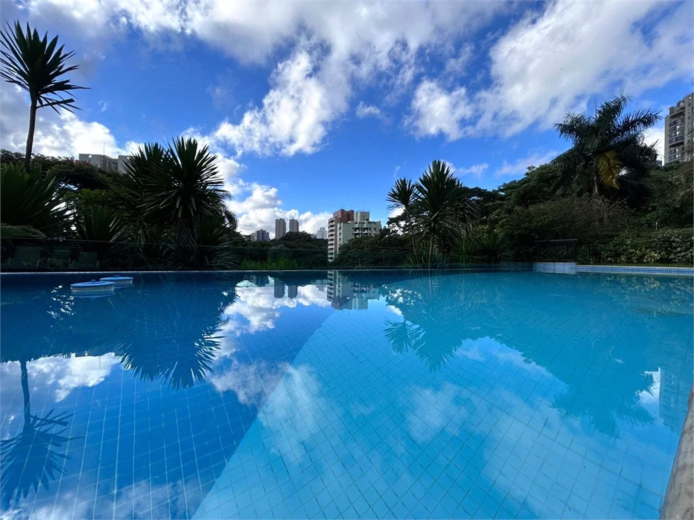 Apartamento à venda com 3 suítes em Vila Suzana, São Paulo, SP
