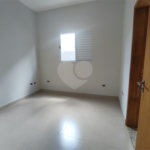 Casa térrea em Atibaia com 3 suítes, sala 2 ambientes, 2 vagas garagem, excelente localização, pronta para morar