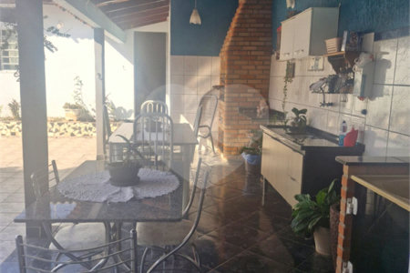 Casa à venda com 4 quartos, sendo 1 suíte, em Jardim Planalto, Salto, SP