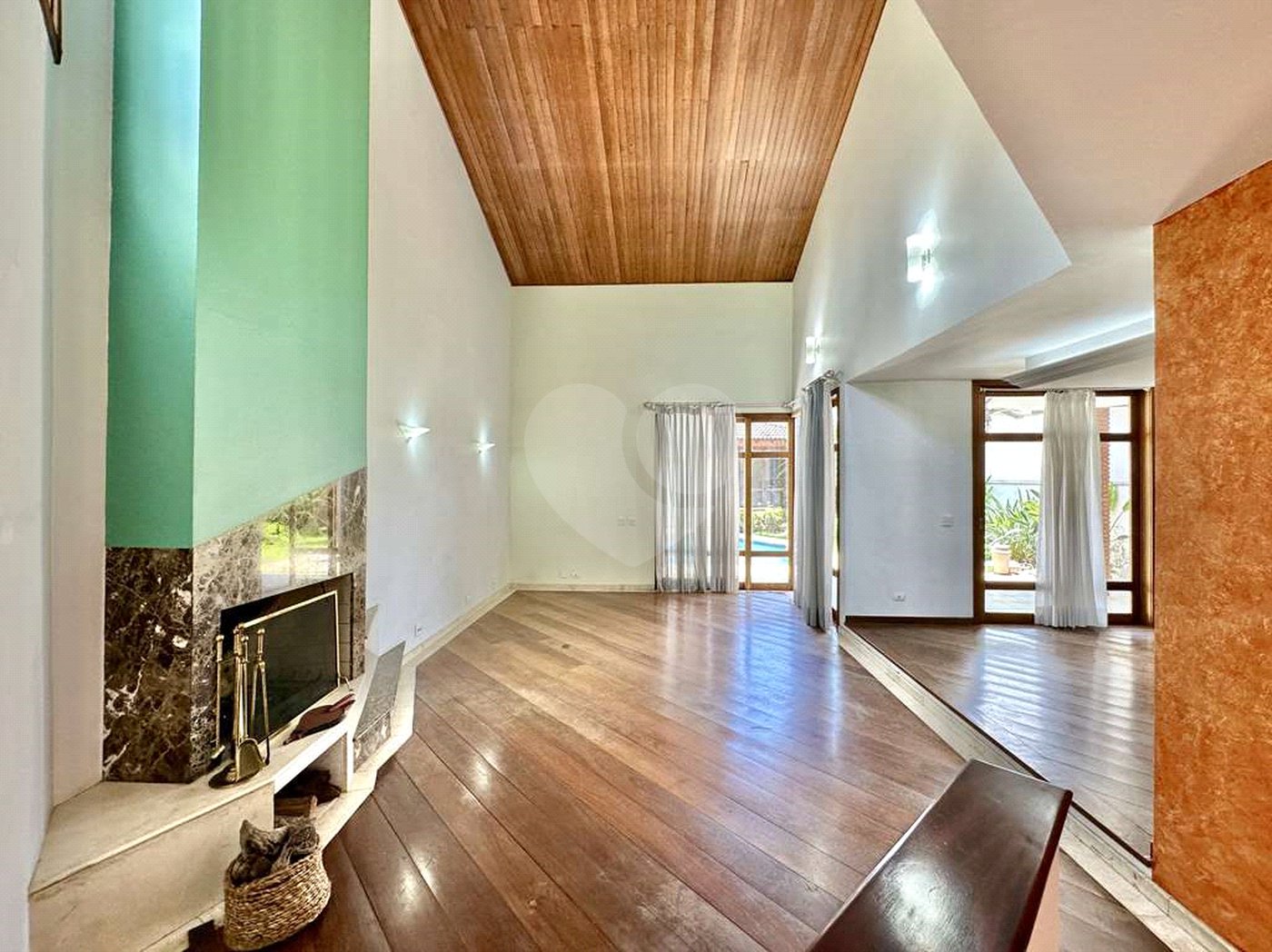 Casa à venda com 4 quartos, sendo 2 suítes,  no condomínio São Paulo Ii, Cotia - SP