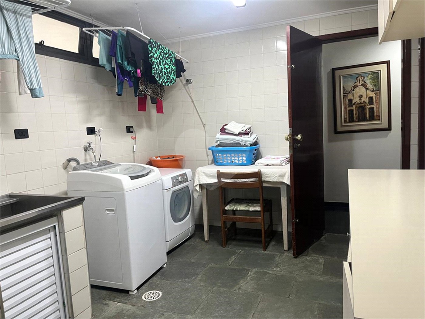 Casa à venda com 4 quartos, sendo 3 suítes, no condomínio Vitoria Regia, São Paulo - SP