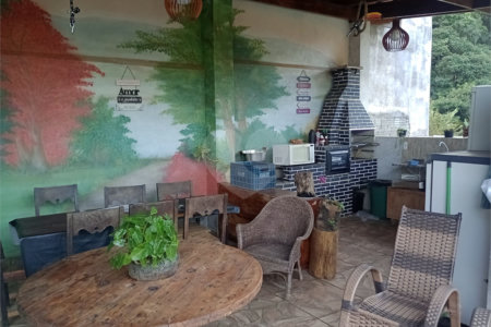 Chácara à venda com 5 quartos, sendo 1 suíte, em Jardim Marabá, Itapetininga, SP